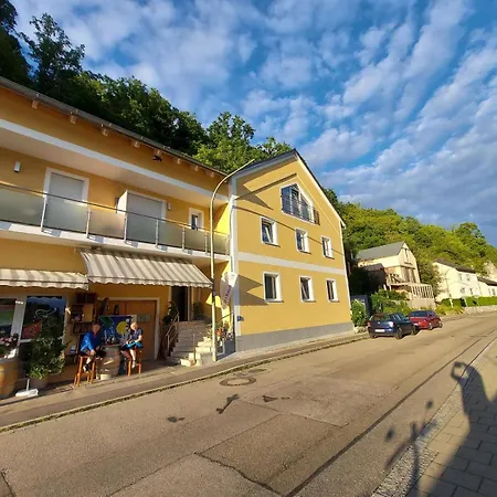 Ferienwohnung und Zimmer zum Donaublick-2